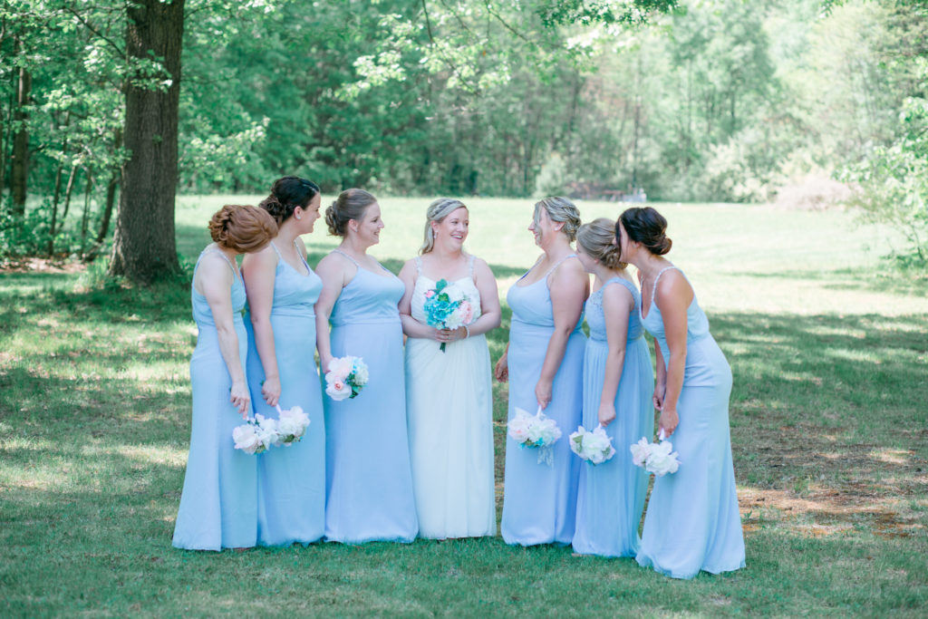 candid-shots-bridesmaids-laughing