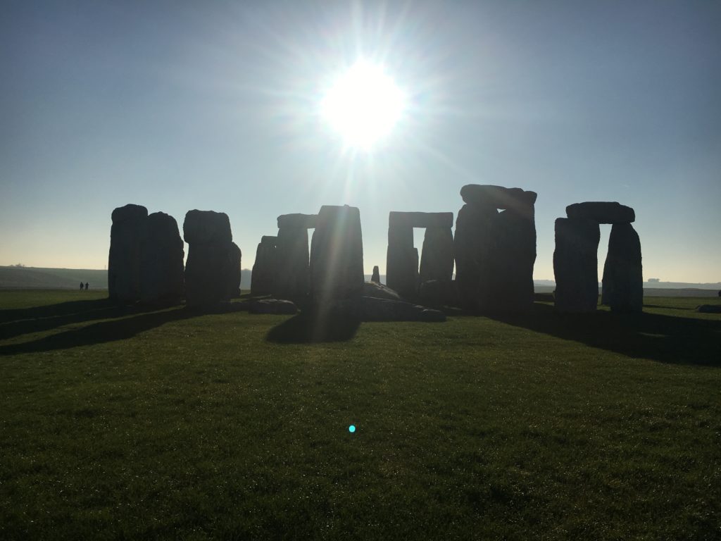 Stonehenge-early-morning-sunrise