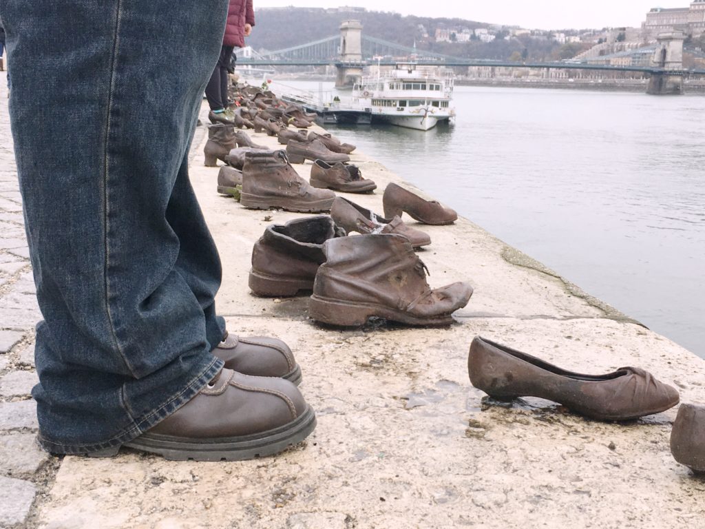 budapest-shoes-on-danubu-river