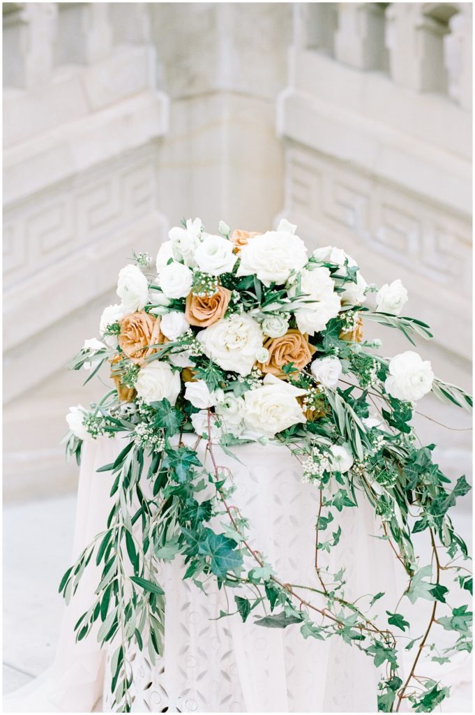 cascading-bouquets-with-vines