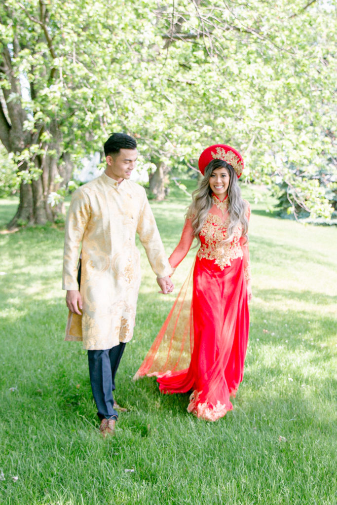 traditional-vietnamese-wedding-gown-red-and-gold