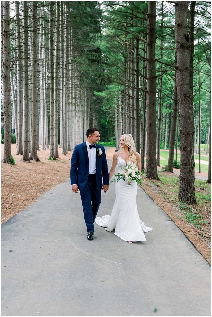 tall-pine-trees-wedding-venue-in-michigan