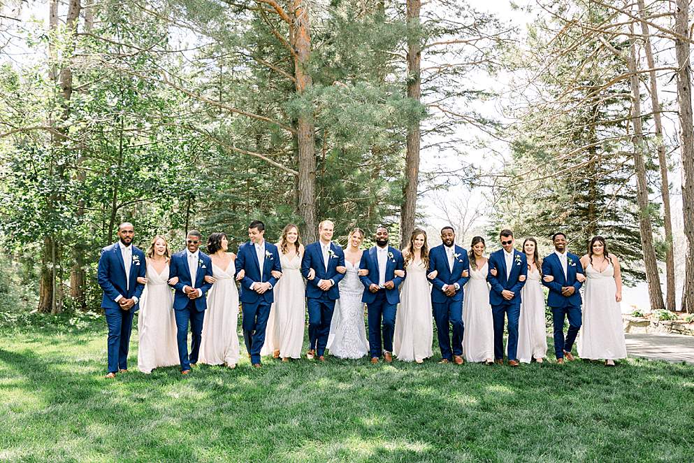 bridal-party-pictures-linking-arms