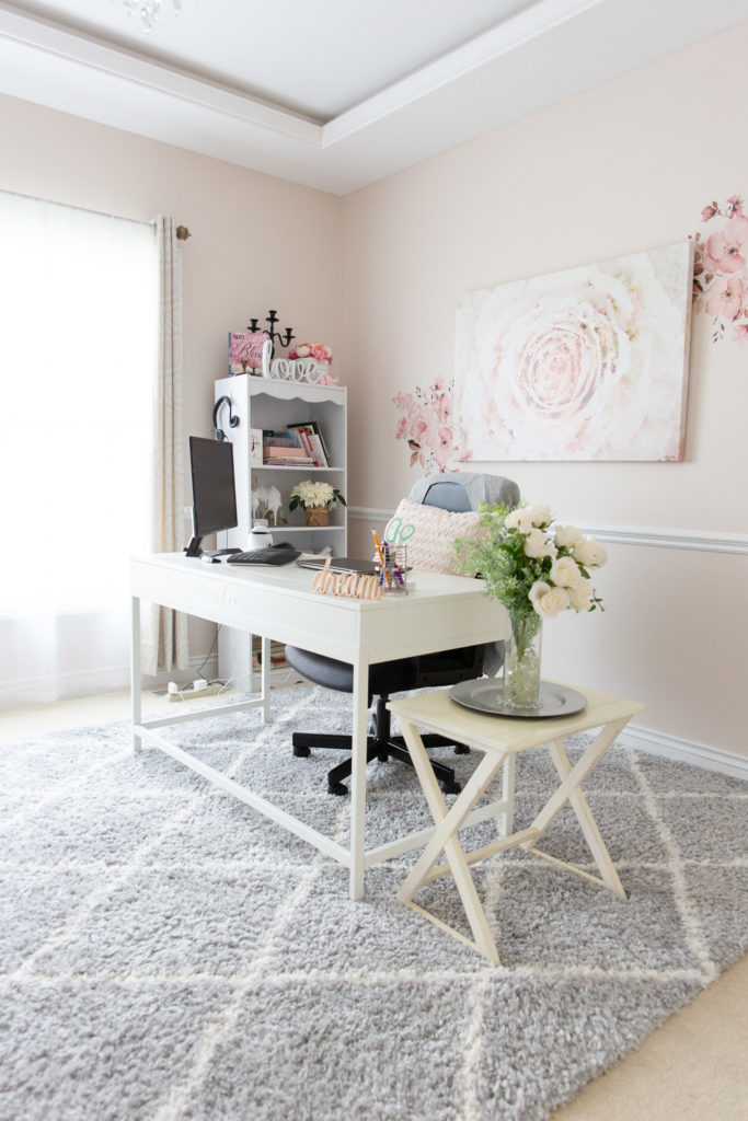 girly-office-decor-pink-grey